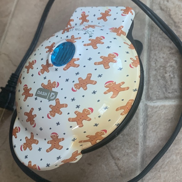 Dash mini Waffle maker in Gingerbread - Picture 3 of 3